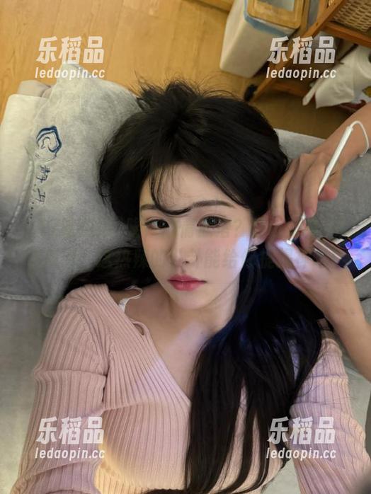 唉，心情低落？试试下载17吃瓜网，这热辣的八卦能给你提提神吧！