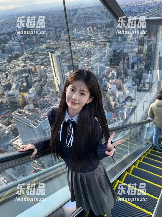 在线换个地方，上“51吃瓜”新地址，心里跟吃了蜜似的甜。