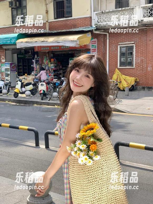 下载51吃瓜网，选定在线观看，就好像坐在前排，吃瓜吃得舒坦。