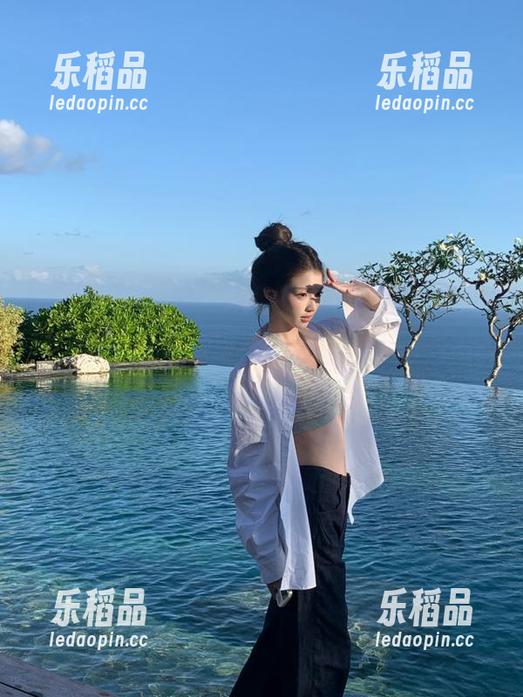 听说718吃瓜网的二维码太神奇了，分享给朋友时要小心，怕被他们喷我！