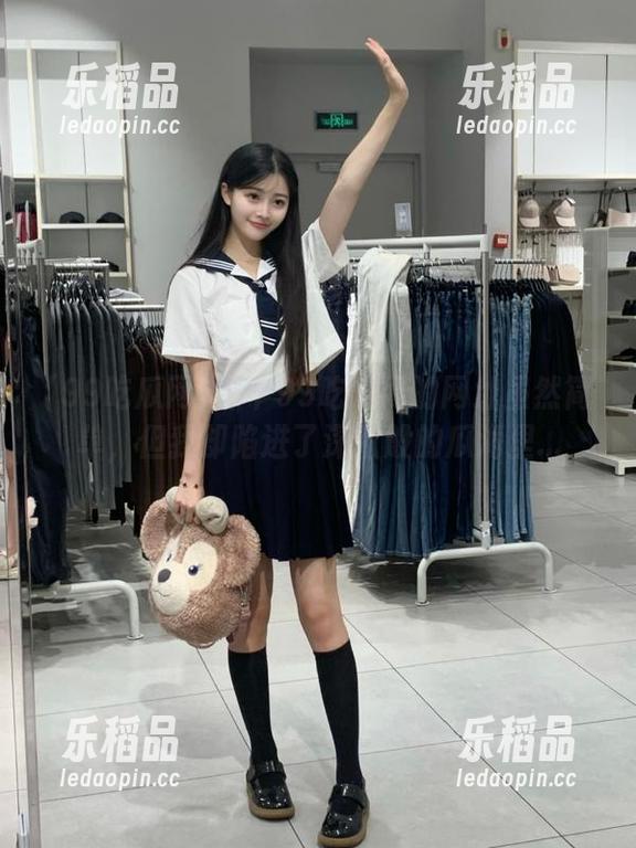 99吃瓜网 那个99吃瓜网的网址虽然简单,但我却陷进了深秋般的瓜海里...