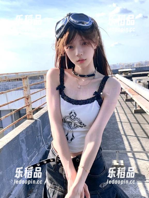 听说hlcool官网上的瓜能让人火速长智商，这可得亲自去验证一下了。