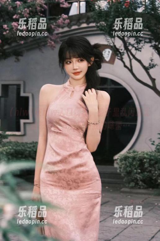 在hlw入口愣着，脑子里乱闪过无数想法，奇怪瓜和我的味蕾…
