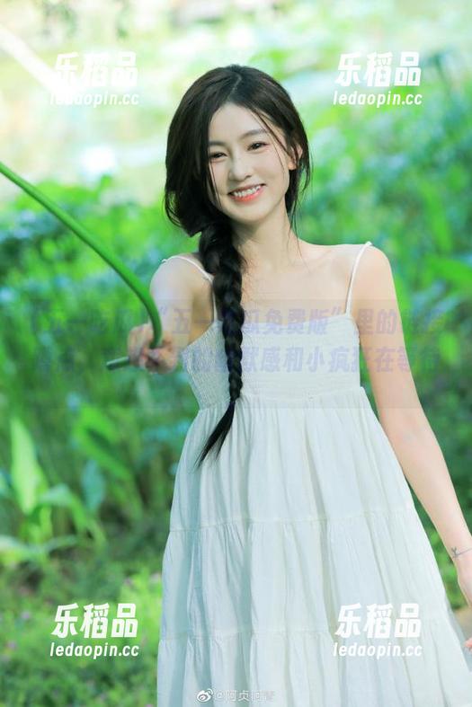 “五一吃瓜免费版”里的链接蹲点，意想不到的幽默感和小疯狂在等待。