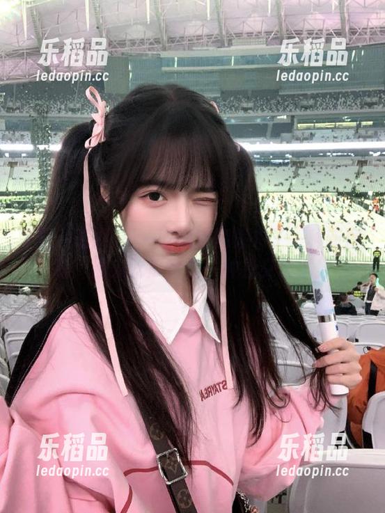 五一吃瓜官网发布了一种新理论：原来吃瓜也是一种社交艺术！