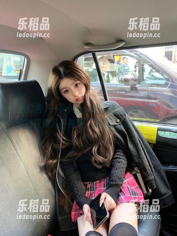 一不小心，吃瓜君在ios上变身你的花边八卦神器，瞧我翻滚的指尖！