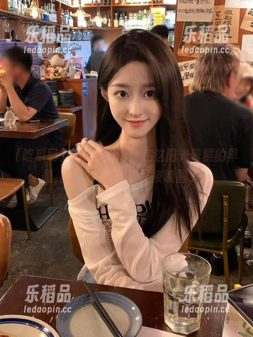 吃瓜网app：在这阳光普照的早晨，我的八卦欲望又被唤醒了。