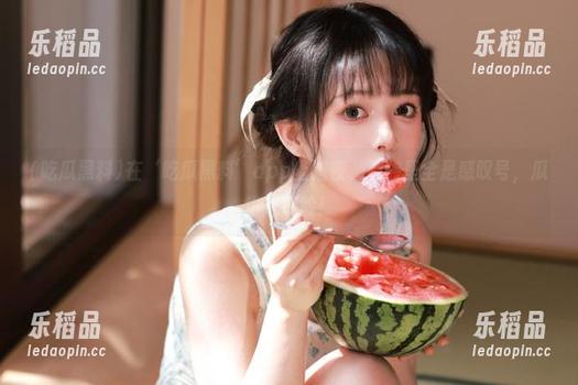 在‘吃瓜黑料’app上过夜，脑袋里全是感叹号，瓜也是探险！