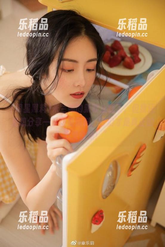 米兰娜的新歌上线了，但我还是想分享一下明星黑料，它们才是真正的”心灵食粮！”