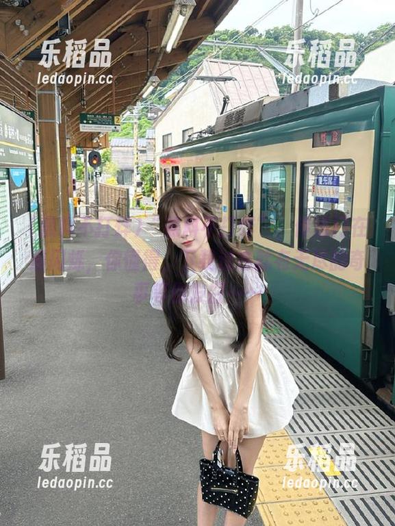 黑料不打烊 “黑料不打烊”,传送门在那闪烁,你懂得,下载过去就有无尽的奇事等你发掘……