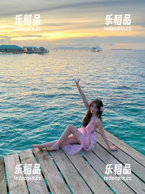 黑料不打烊新鲜出炉：一字马可不仅仅是动作，还有表情包的背影！