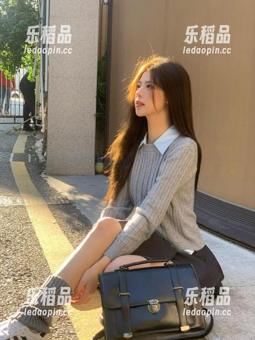 看这里，一边观看黑料不打烊，一边悄悄下载app安卓版，冷静不来点儿？