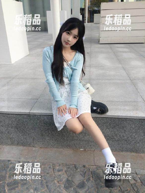 “黑料吃瓜网”app来啦，在线等消息等得我心痒痒