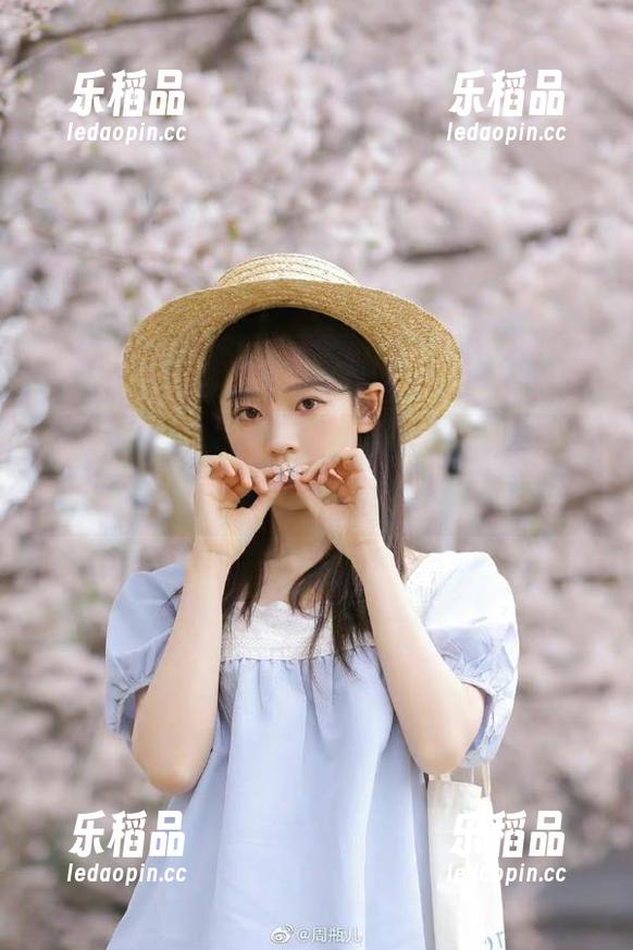 深夜放毒，黑料吃瓜网页上的探花让我心里痒痒
