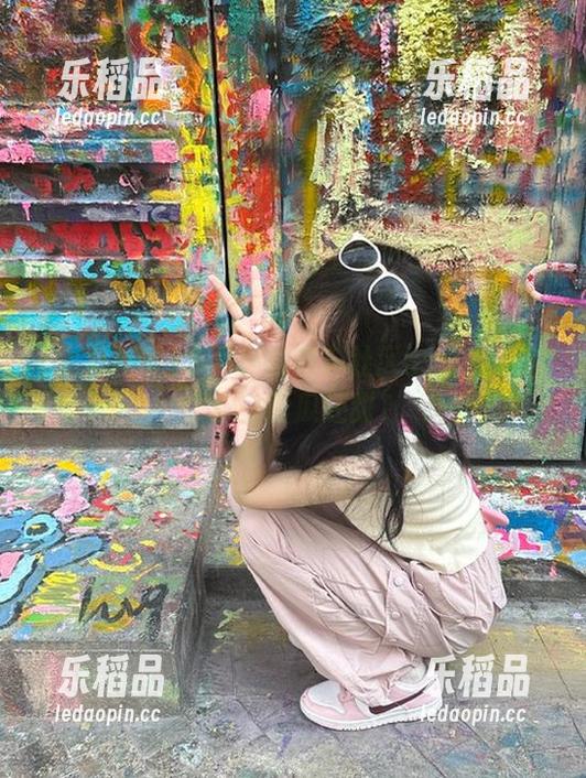 本月最新黑料社区us：听说那个瓜比西瓜还甜？